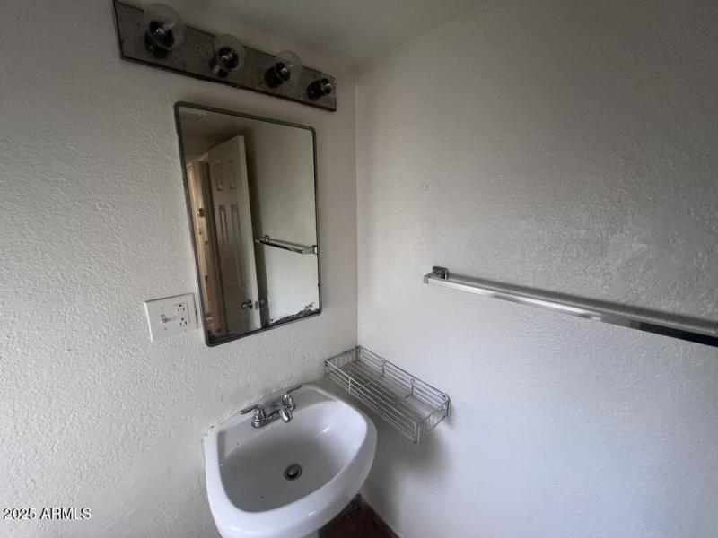 D61C3C3B-7AC0-4A0D-B752-5353F19F8C35_1_1