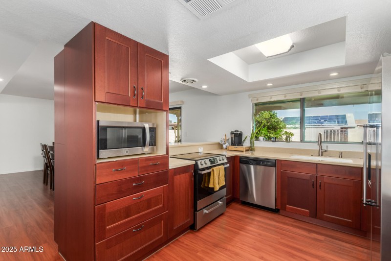 602 Judi Dr - Kitchen