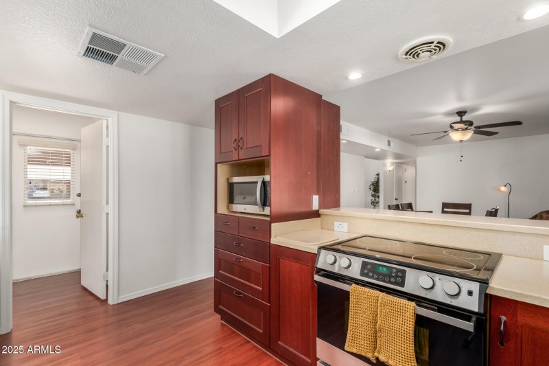 602 Judi Dr - Kitchen