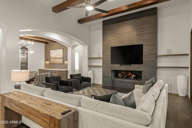 005_Open, Split Great Room Flow