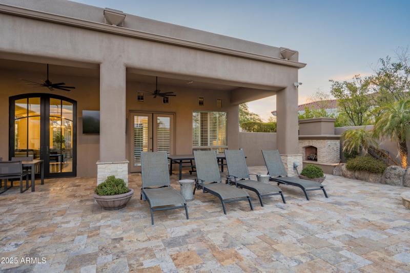 034_Sumptuous Sunning Space