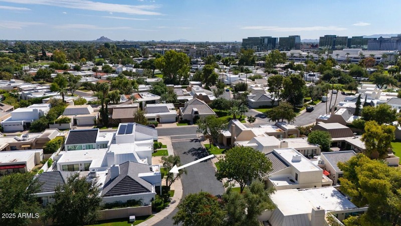 Biltmore Fashion Park in close proximity