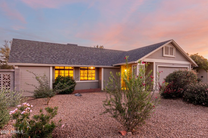 3123 E Charleston Ave