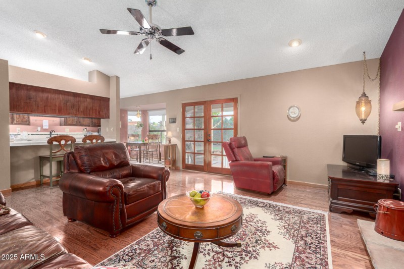 3123 E Charleston Ave