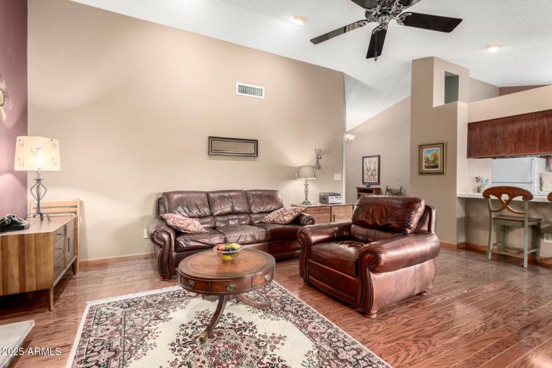 3123 E Charleston Ave