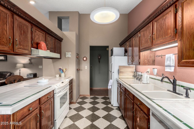 3123 E Charleston Ave