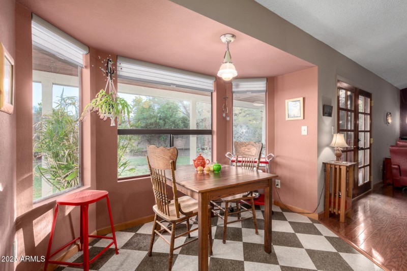 3123 E Charleston Ave