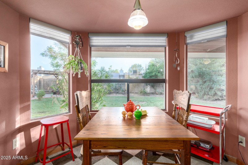 3123 E Charleston Ave