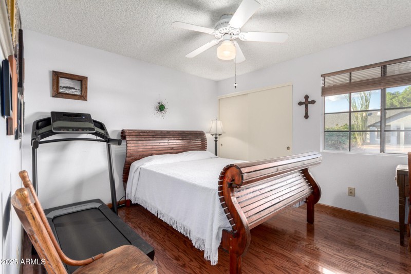 3123 E Charleston Ave