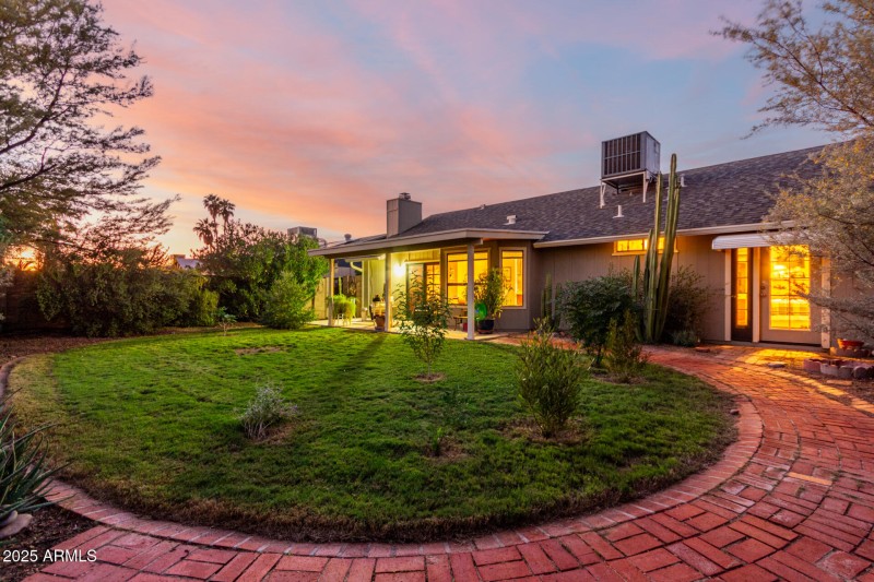 3123 E Charleston Ave