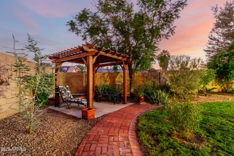 3123 E Charleston Ave