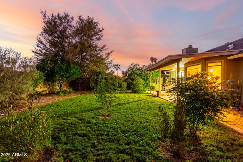 3123 E Charleston Ave