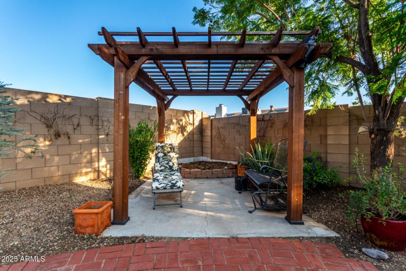 3123 E Charleston Ave