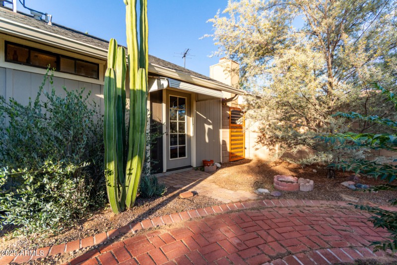 3123 E Charleston Ave