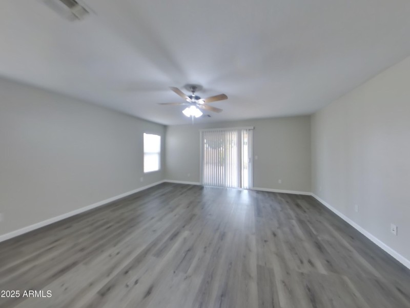 1_pc_hRoYPxlIwA_sFzwEitB8V_layout_1