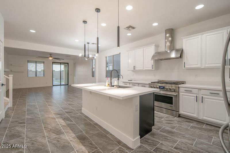 20250919_15766-W-McKinley-St_02