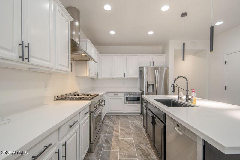 20250919_15766-W-McKinley-St_05