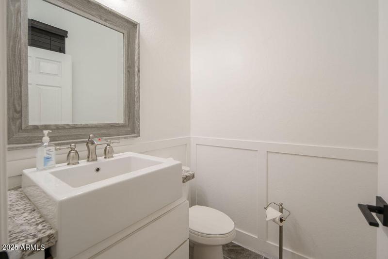 20250919_15766-W-McKinley-St_17