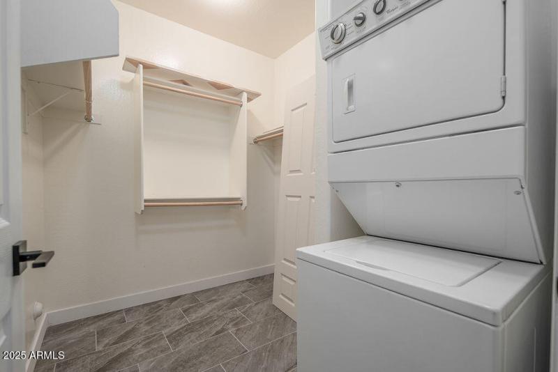 20250919_15766-W-McKinley-St_21