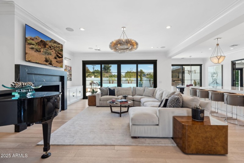 9-web-or-mls-3851-n-jokake-dr