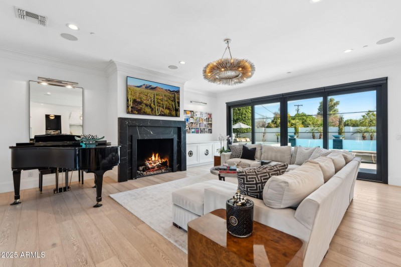 11-web-or-mls-3851-n-jokake-dr