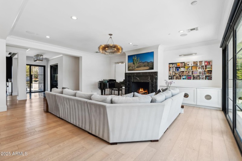 12-web-or-mls-3851-n-jokake-dr