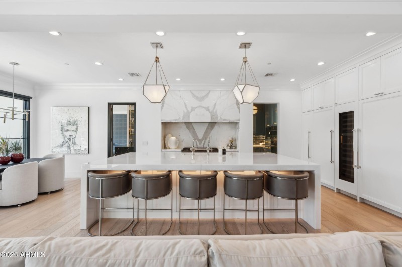 14-web-or-mls-3851-n-jokake-dr