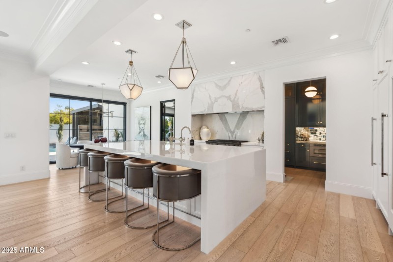 16-web-or-mls-3851-n-jokake-dr