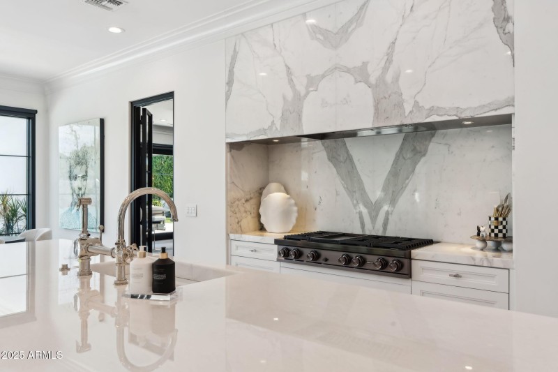 17-web-or-mls-3851-n-jokake-dr