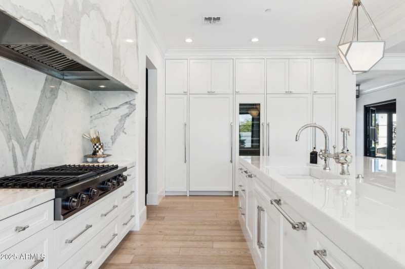 18-web-or-mls-3851-n-jokake-dr