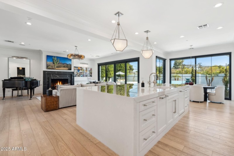 20-web-or-mls-3851-n-jokake-dr