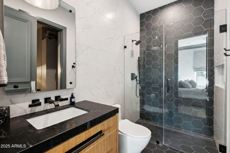 43-web-or-mls-3851-n-jokake-dr