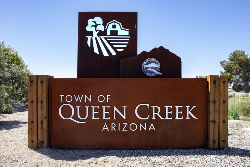 KBPHX_QueenCreekSign_0085-11x8