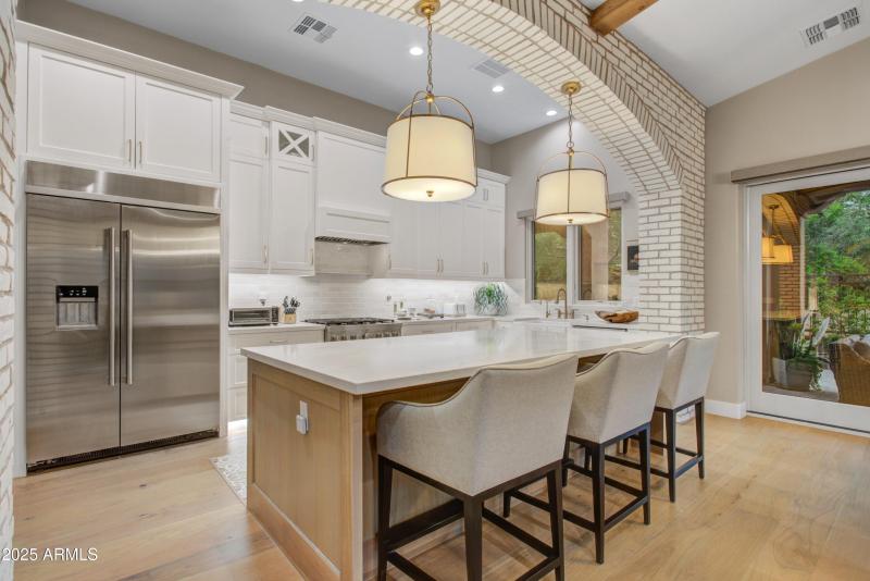 006_Kitchen Bar Seating