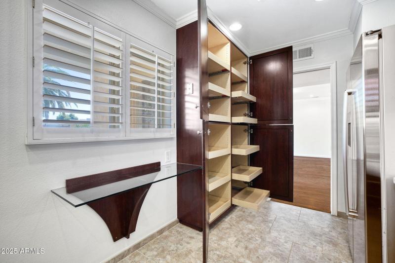 KITCHEN PULLOUTS THROUGHOUT