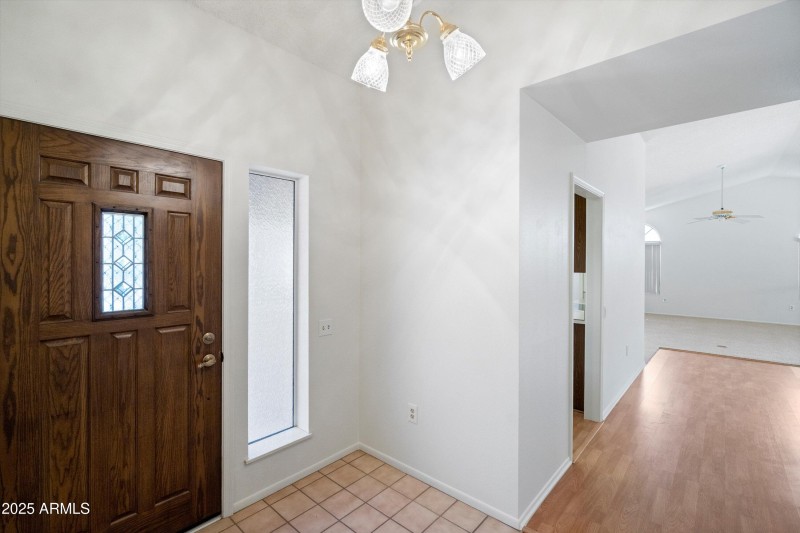 07-Entryway to Living Room