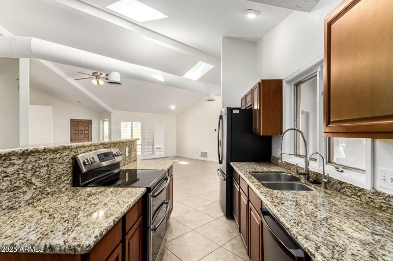 24FDBDAF-EA4D-421B-ABBE-6712CE08A3E4_1_2