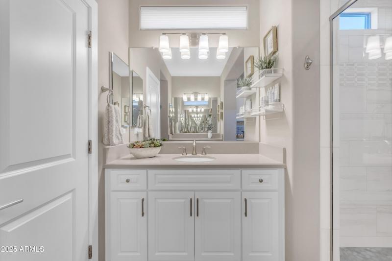 Quartz Counter/Undermount Sinks