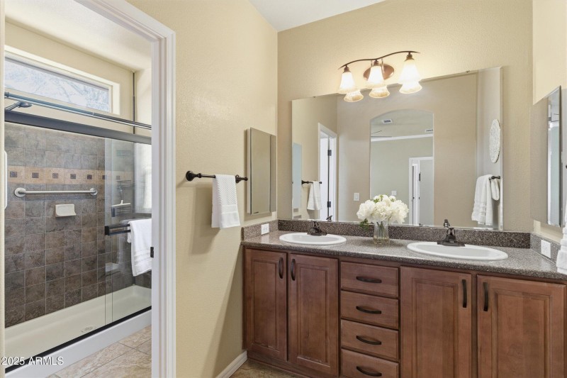 Dual vanity primary bath