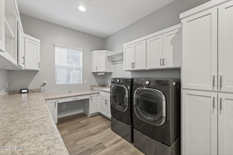 47) LAUNDRY ROOM