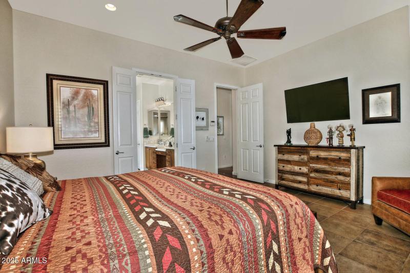 3573 N Presidential Dr-large-037-004-Pri