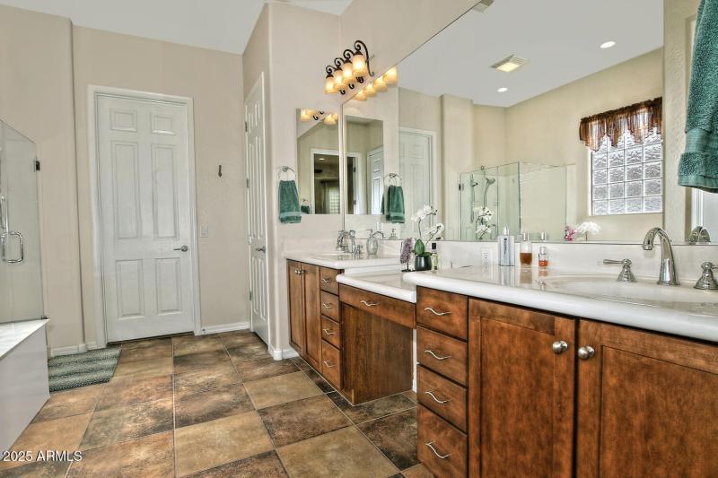 3573 N Presidential Dr-large-038-006-Pri