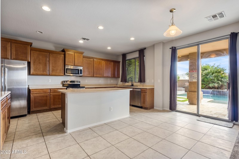 eat-in kitchen exits to covered patio