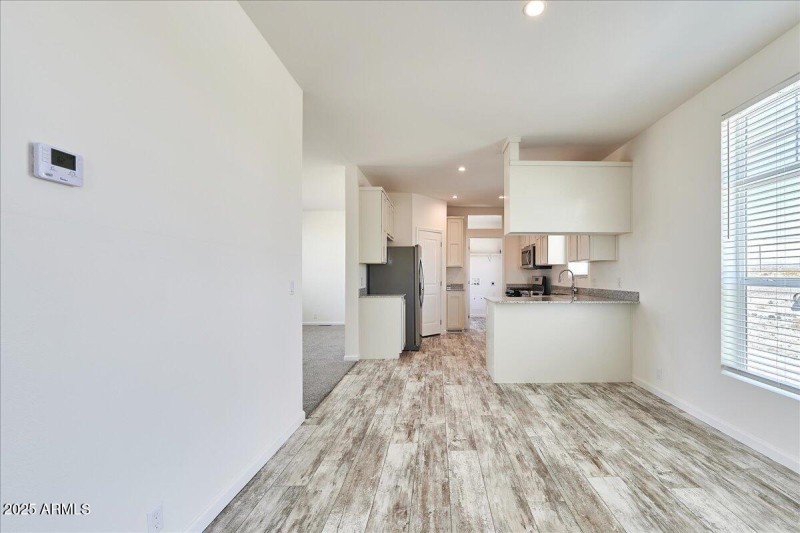 8) 59893-686dd890992ce