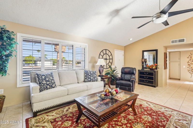 11-web-or-mls-W Eveningside Dr-S1610-011