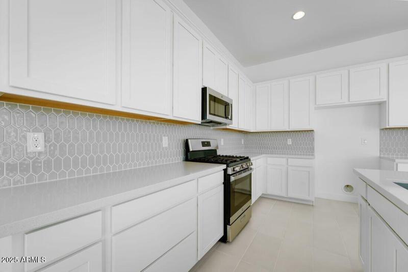 38028 N BRIDLEWOOD Lane - Ready Now!