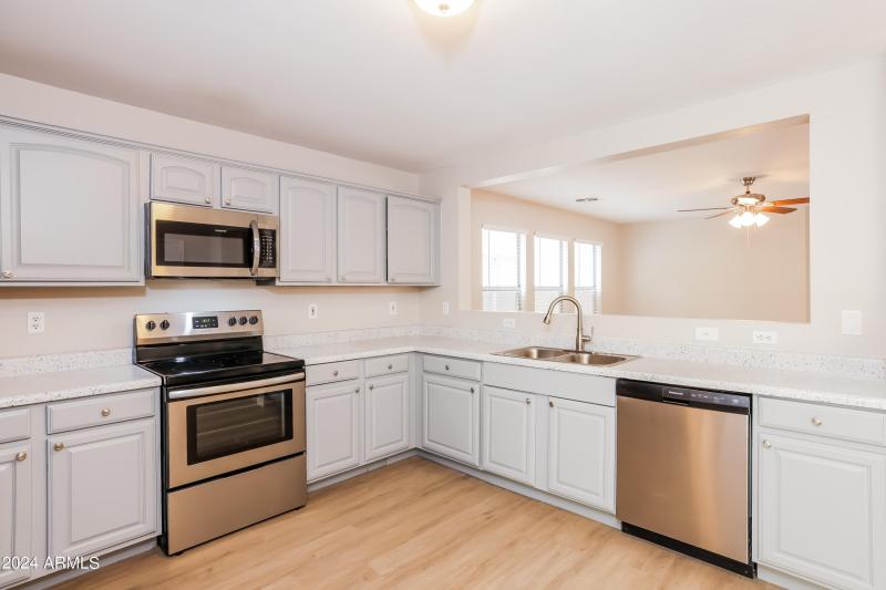 005-photo-kitchen-11762308