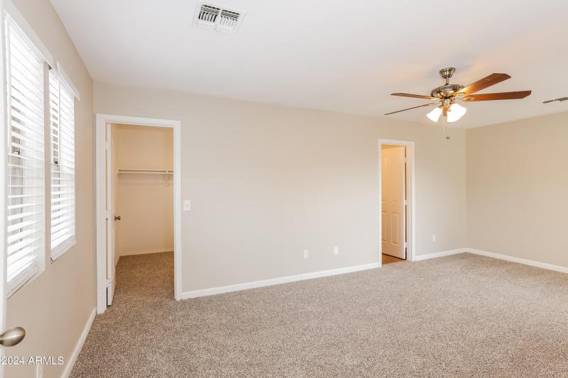 006-photo-main-bedroom-11762298