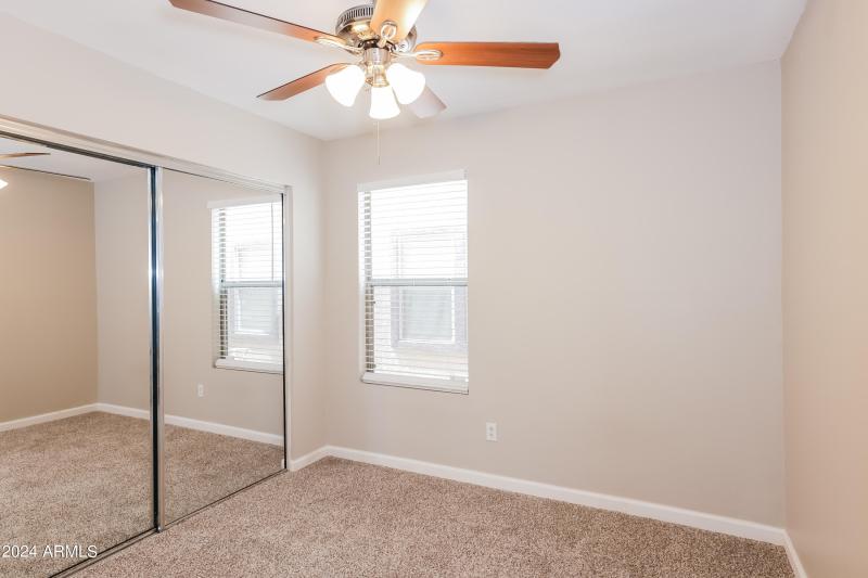 012-photo-bedroom-11762305