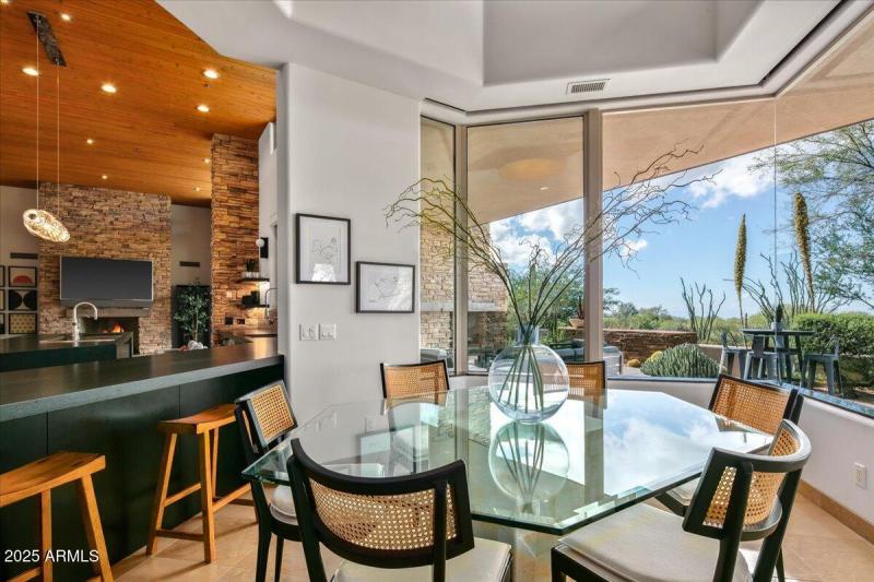 078-Breakfast Nook Views